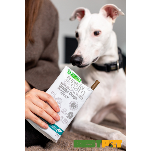 Nature's Protection Superior Care White Dogs Hypoallergenic &amp; Digestive Care Беззернові ласощі для дорослих собак із білим забарвленням з лососем, 110 г - 1