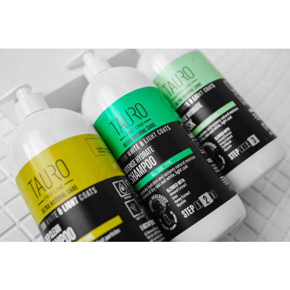 Tauro Pro Line Ultra Natural Care White Coat Intense Hydrate Shampoo Інтенсивно зволожувальний шампунь для собак і котів із білим, світлим забарвленням, 400 мл - 1